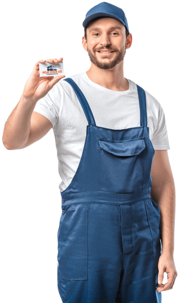 two-movers-in-uniform-looking-1-36HMVK7 (1)